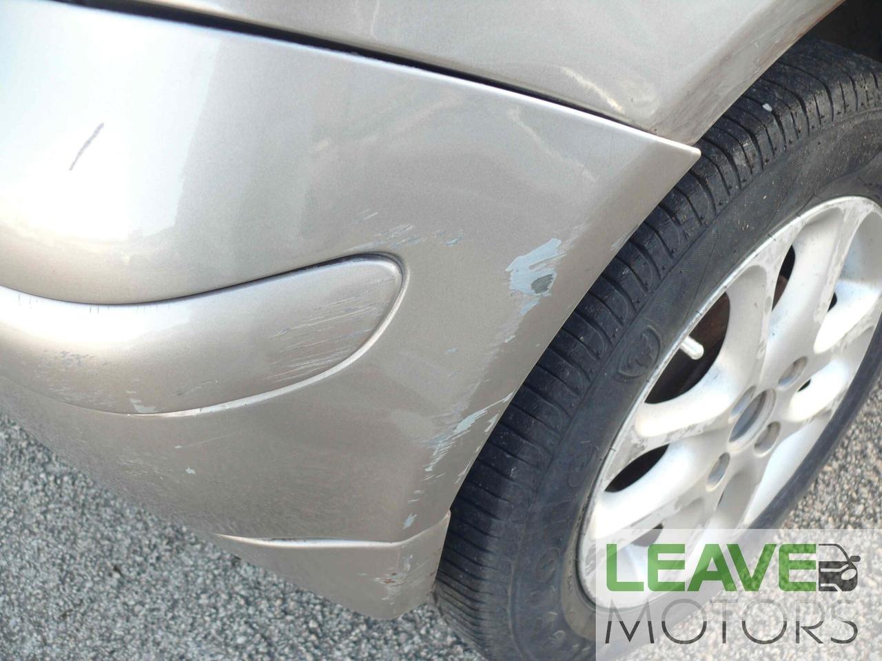 Toyota Yaris 1.3i 16V cat 5 porte Sol (M1437)