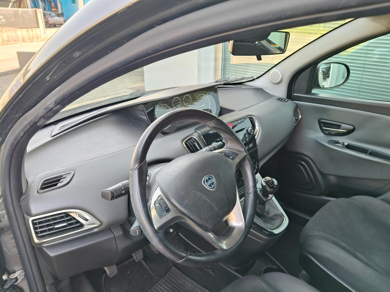Lancia Ypsilon 1.2 69 CV 5 porte S&S Gold