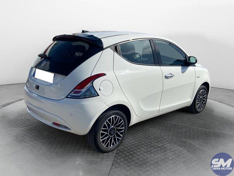 Lancia Ypsilon 1.0 FireFly 5 porte S&S Hybryd Gold
