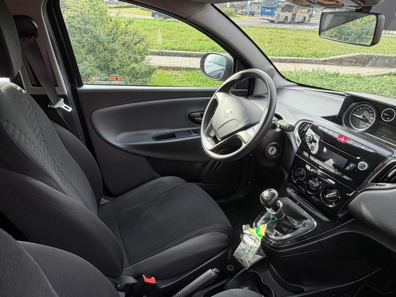 Lancia Ypsilon 1.2 69 CV 5 porte Gold