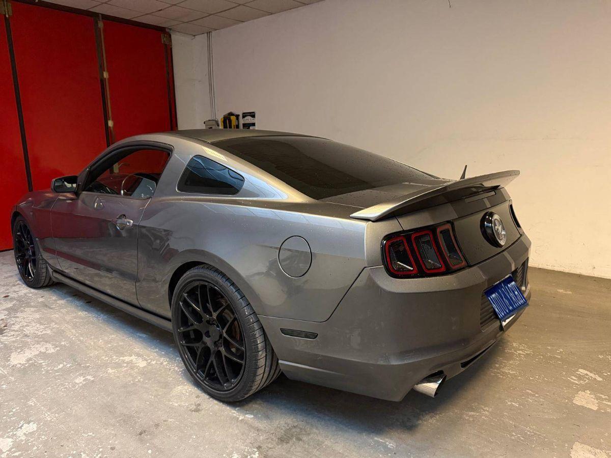 FORD - Mustang - V6 Premium Coupé