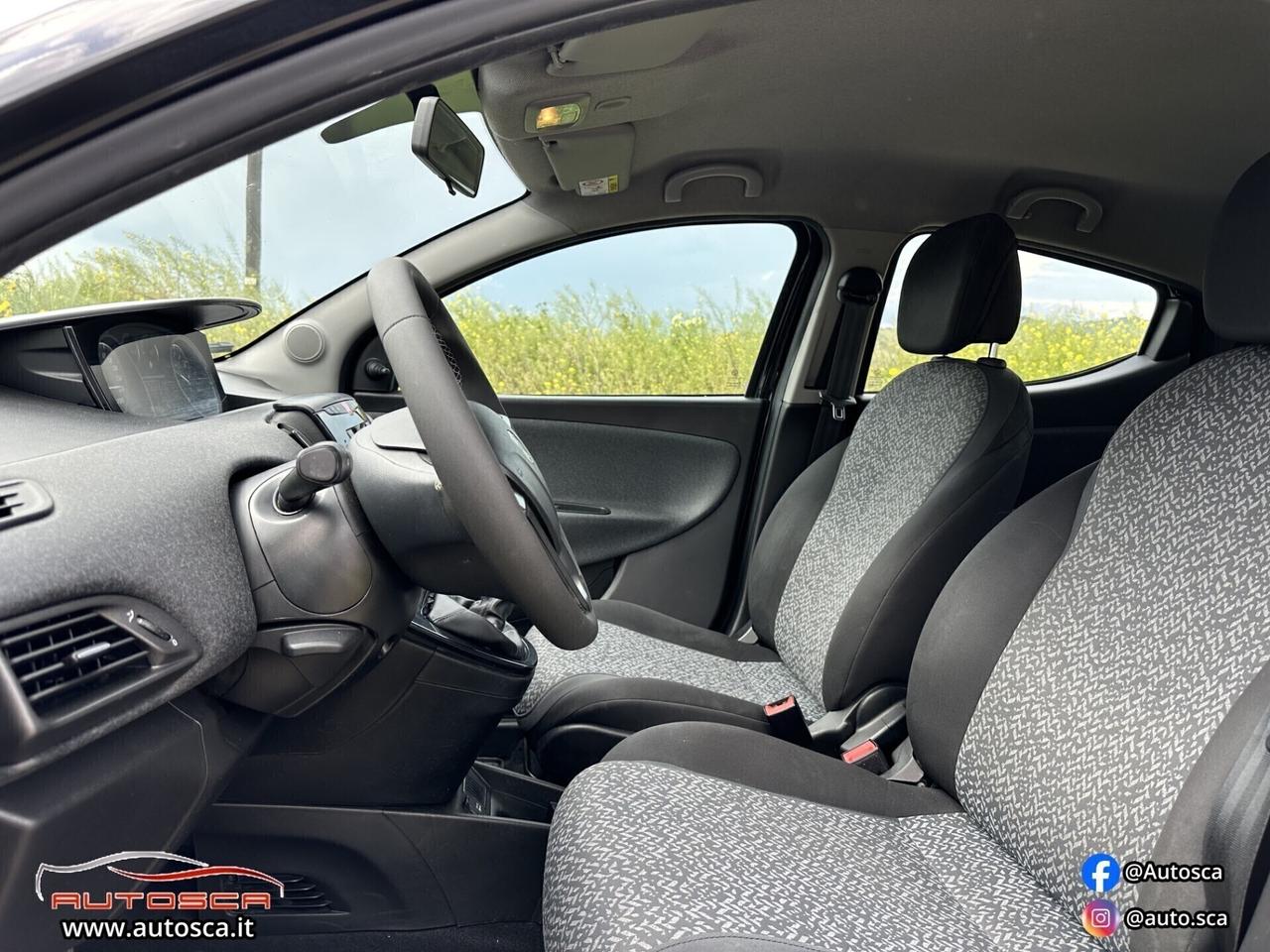 Lancia Ypsilon 1.0 FireFly 5 porte S&S Hybrid Ecochic Silver