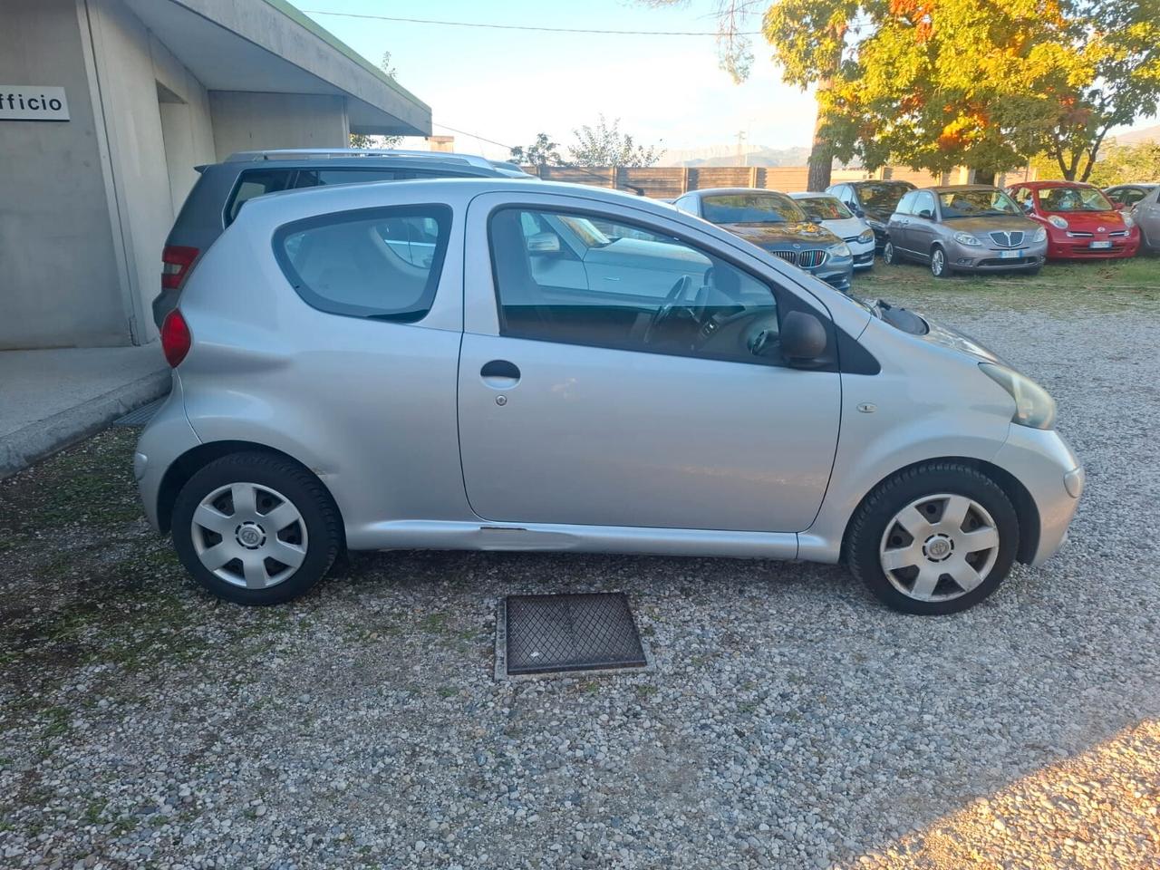 Toyota Aygo 1.0 12V VVT-i 3 porte Sol 68Cv (50Kw)