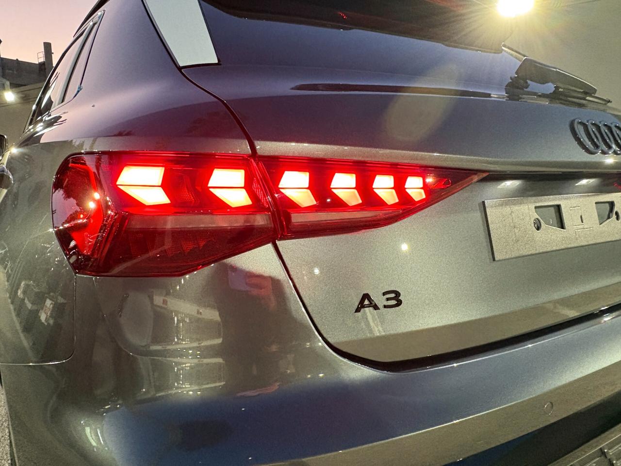 NEW Audi A3 SPORTBACK IDENTITY BLACK TDI 110 kW S tronic line edition TETTO APRIBILE