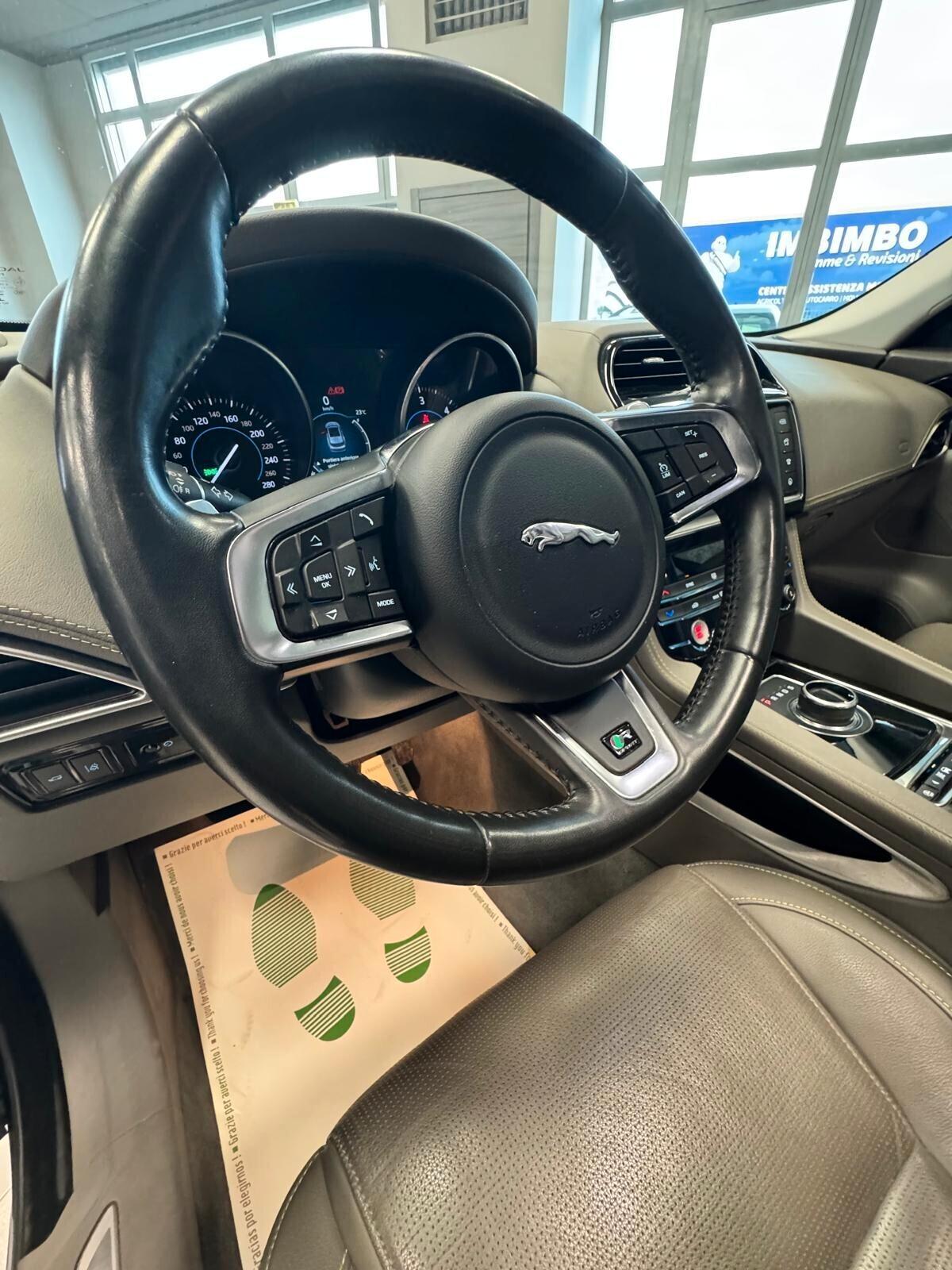 JAGUAR F-PACE 2-0 D4D 4WD TETTO APRIBILE R-DYNAMIC SPORT