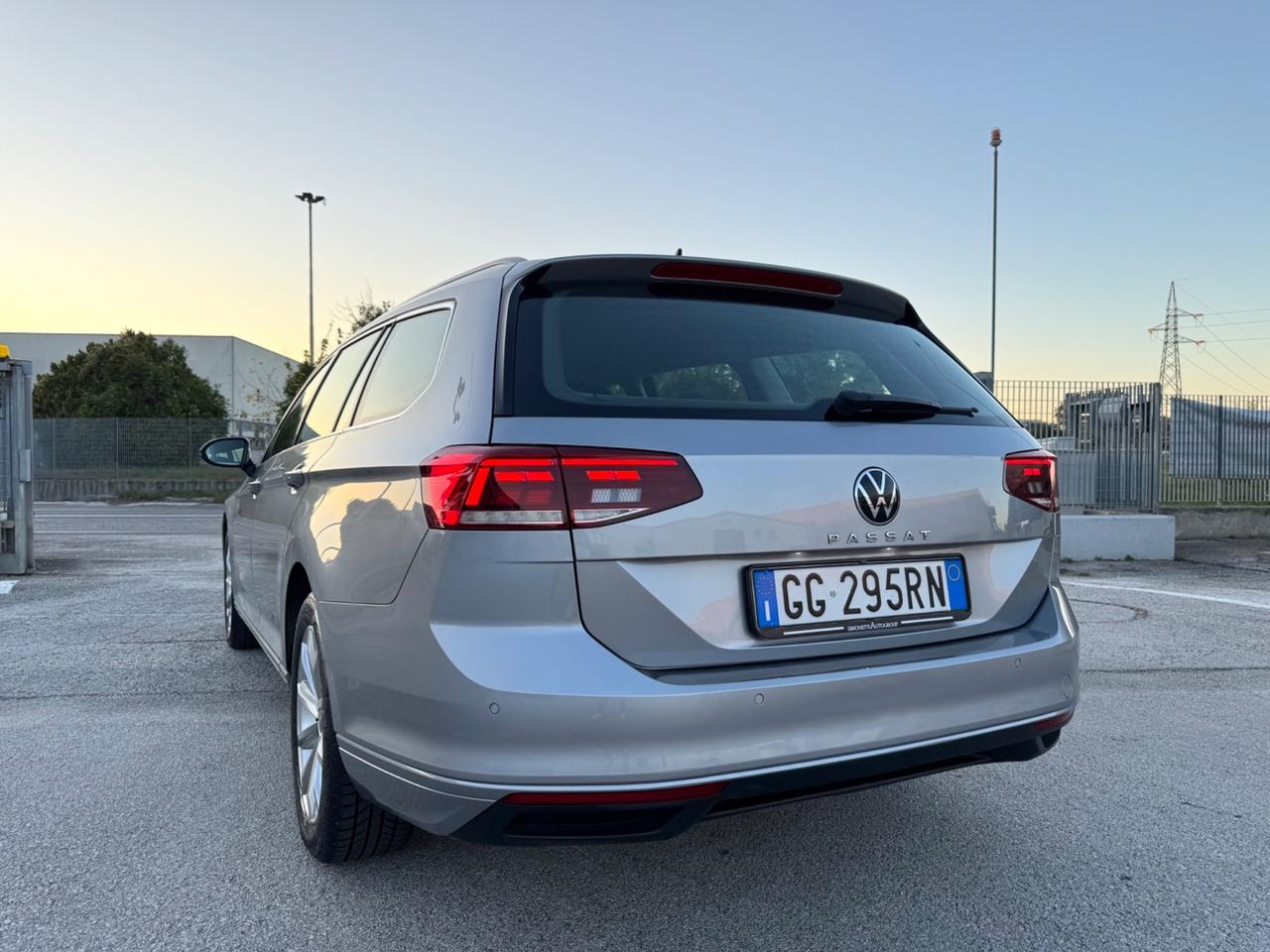 VOLKSWAGEN PASSAT Variant 2.0 Tdi Evo-Led Carplay 17