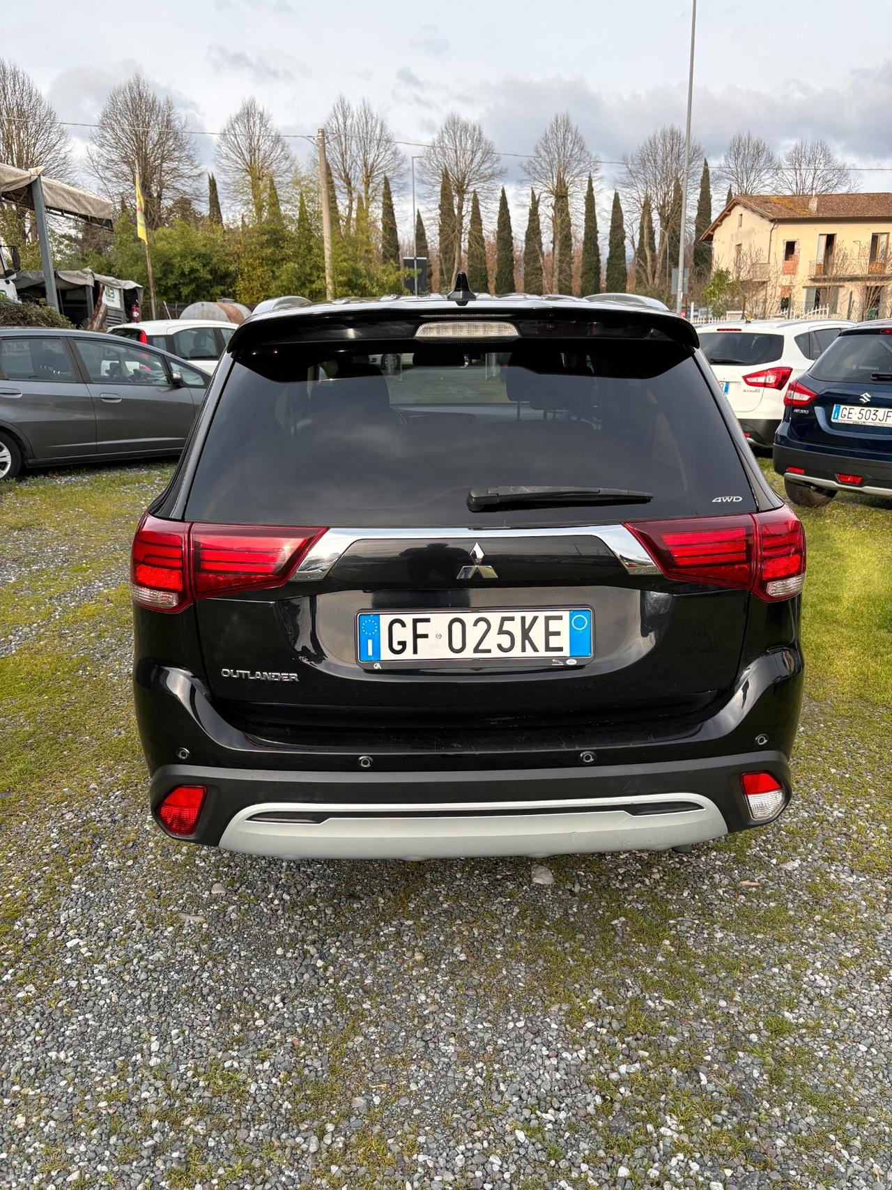 Mitsubishi Outlander 2.0 4WD GPL Bi-fuel CVT Diamond SDA 7 posti