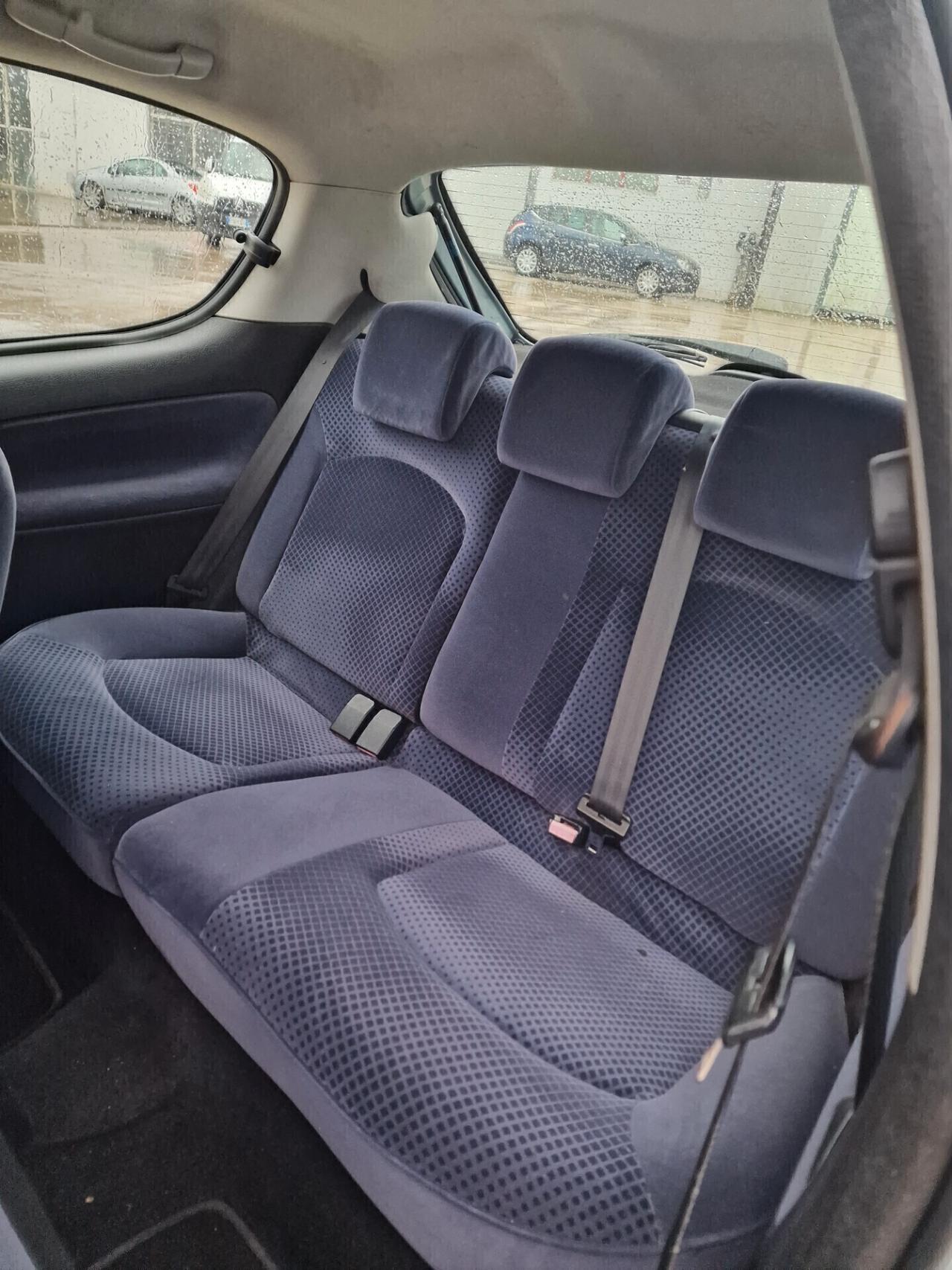 Peugeot 206 1.1 3p. XT