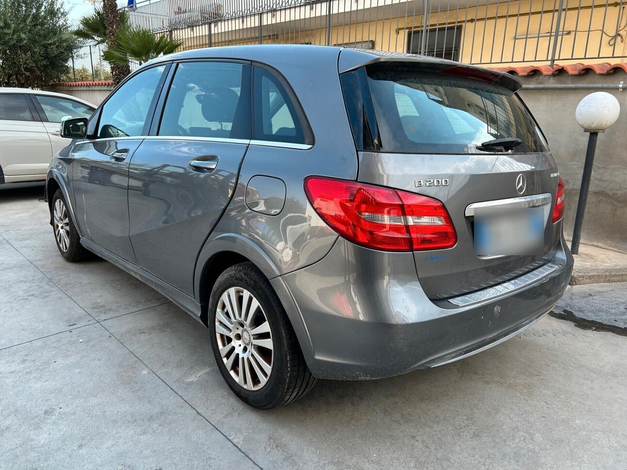 Mercedes-benz B 200 NGD - 2014 Incidentata