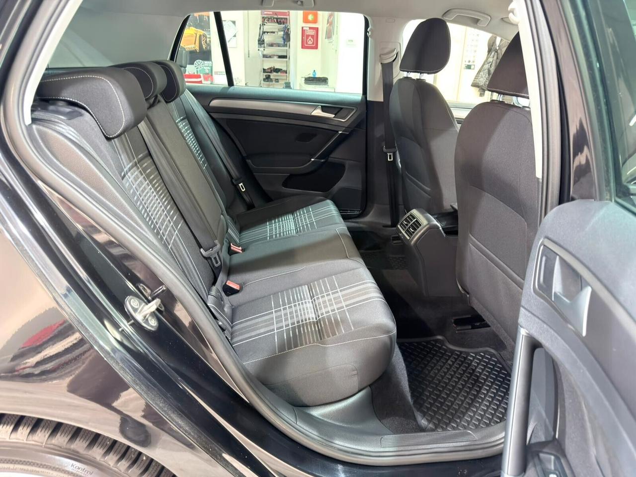 VW GOLF 2.0TDI 150CV DSG LOUNGE - GANCIO TRAINO