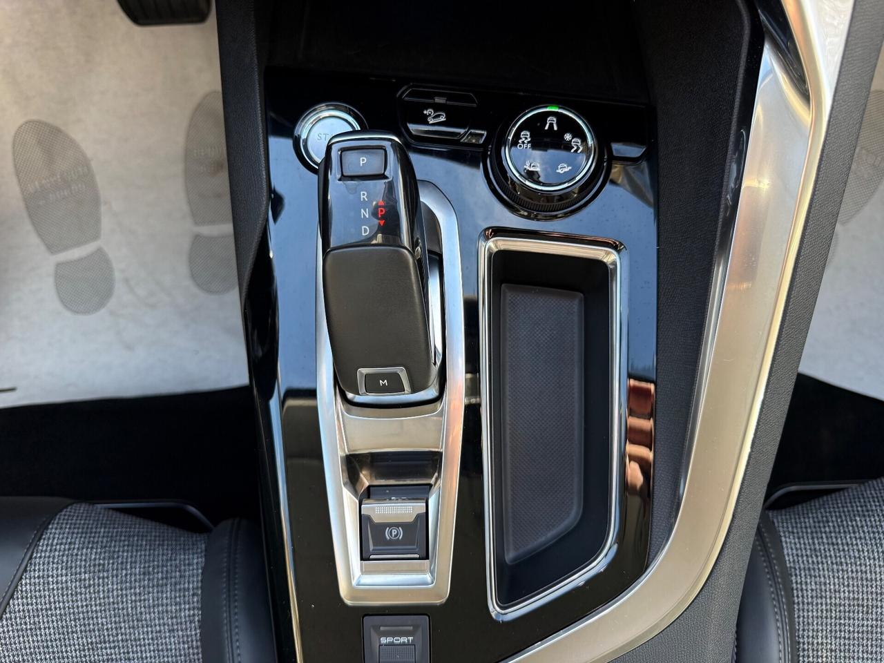 Peugeot 3008 -1.2 Benzina-Unico Proprietario