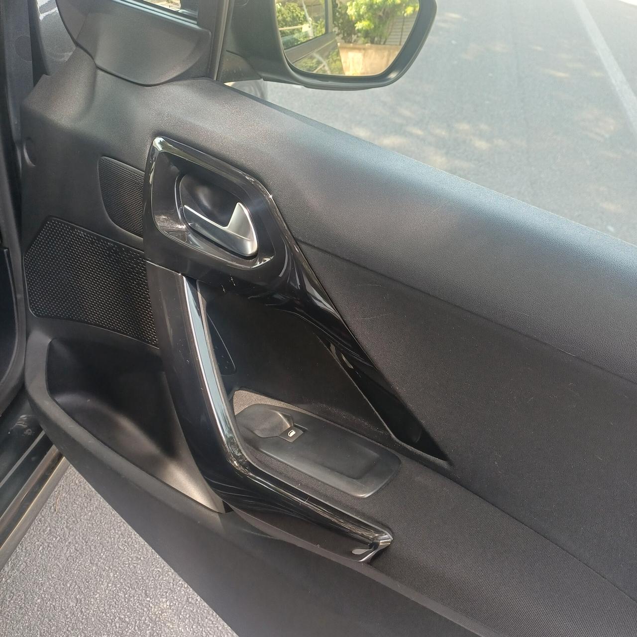 Peugeot 208 PureTech 82 5 porte Allure