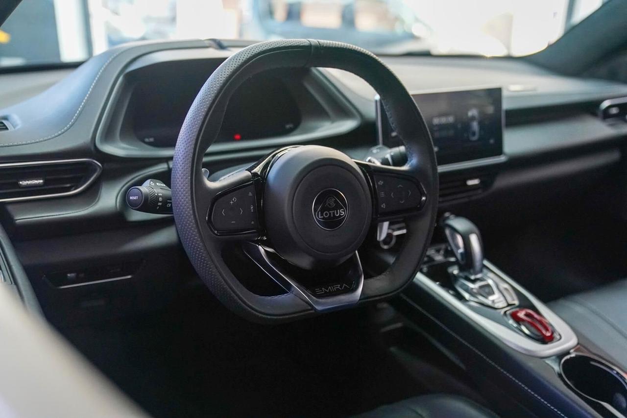 Lotus Emira Turbo DCT