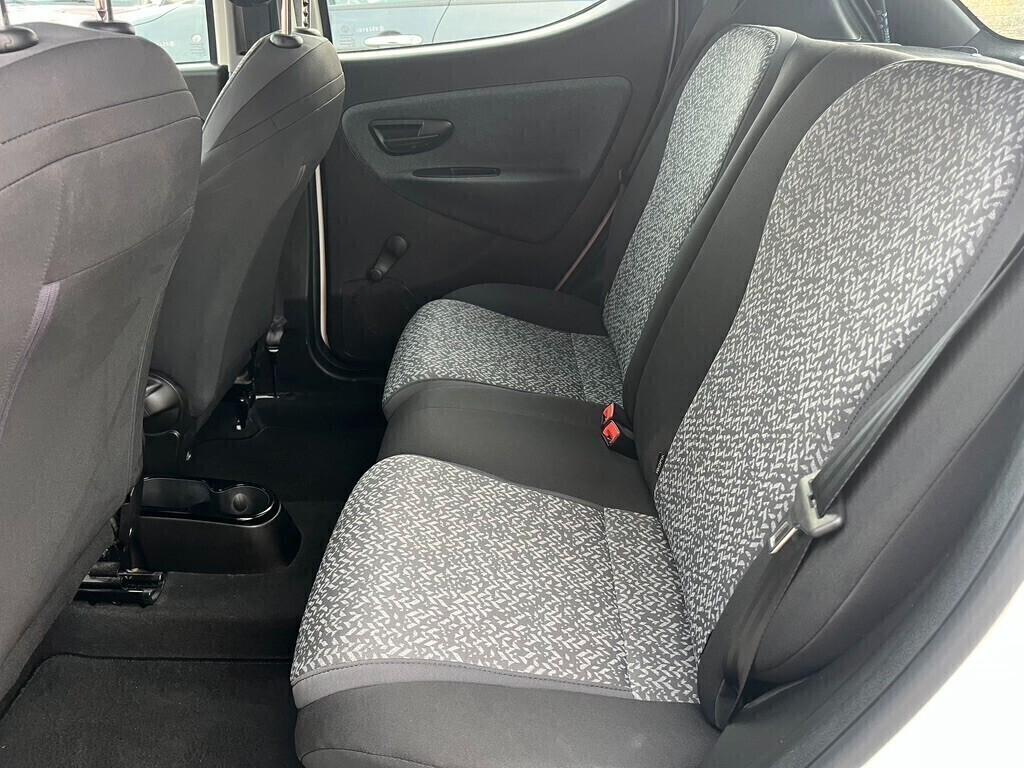 Lancia Ypsilon 1.2 69 CV 5 porte S&S Black and Noir