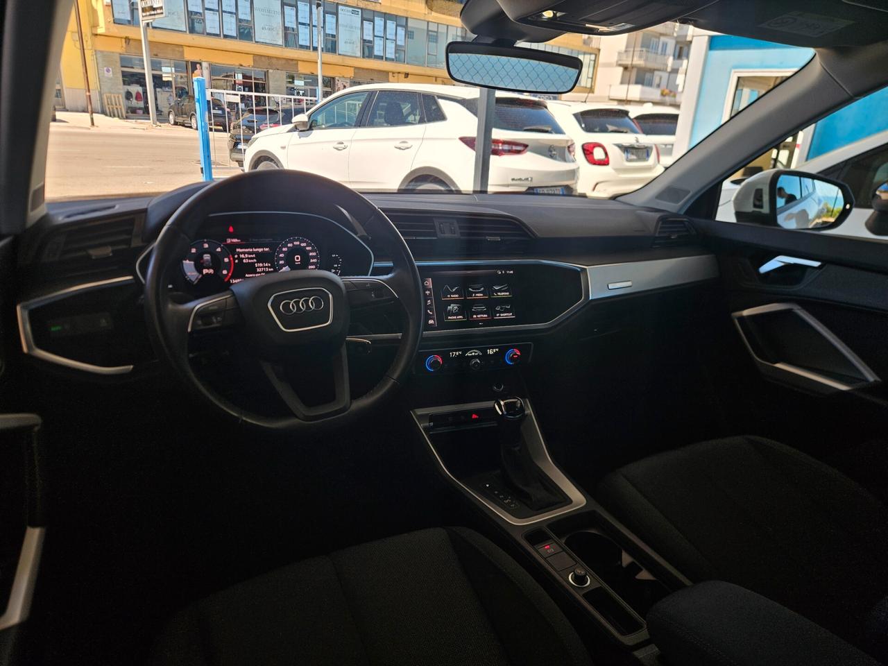 Audi Q3 35 TDI S tronic Business