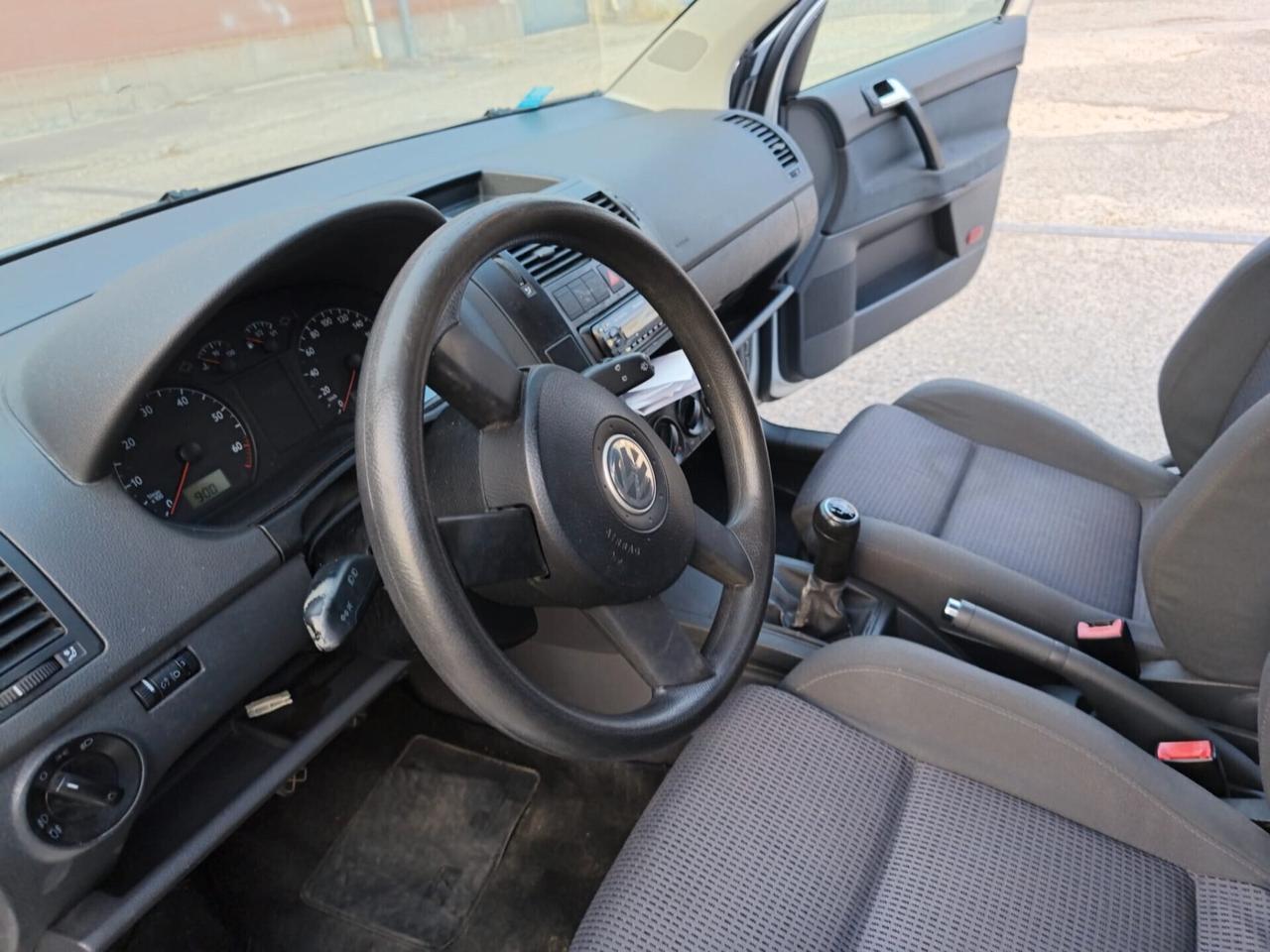 Volkswagen Polo 2003---1.4 Benzina