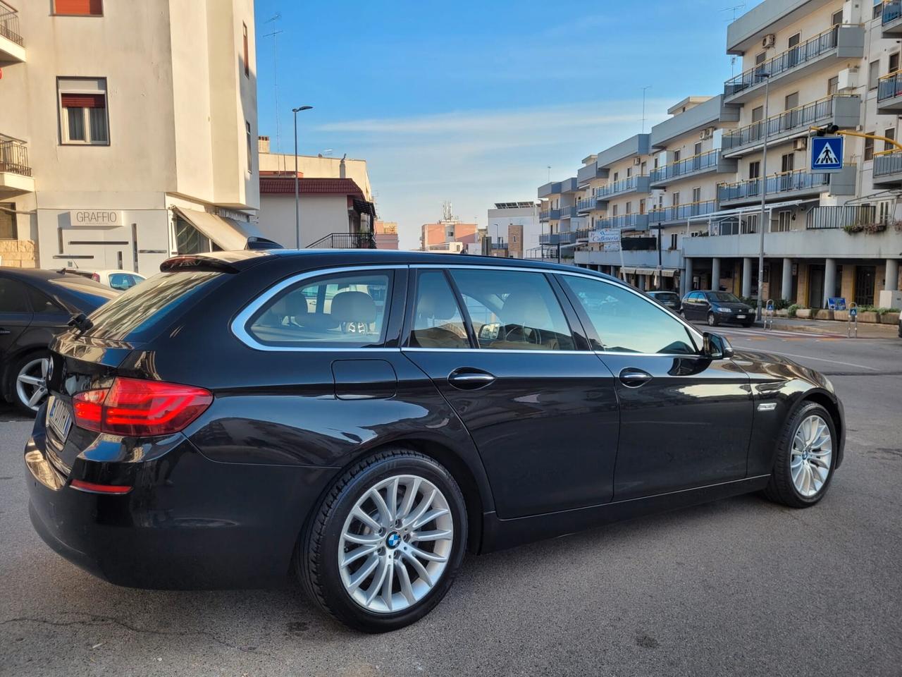 Bmw 525d xDrive Touring Luxury * Navi * Pelle * Garantita 12 Mesi