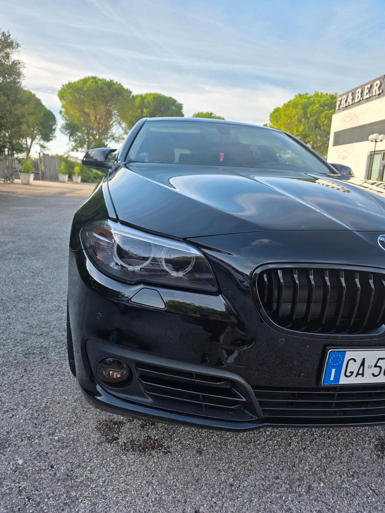 Bmw 520 M sport 2.0 disel 179000 km anno 2015 in perfetto stato tagliando appena eseguito bollo paga