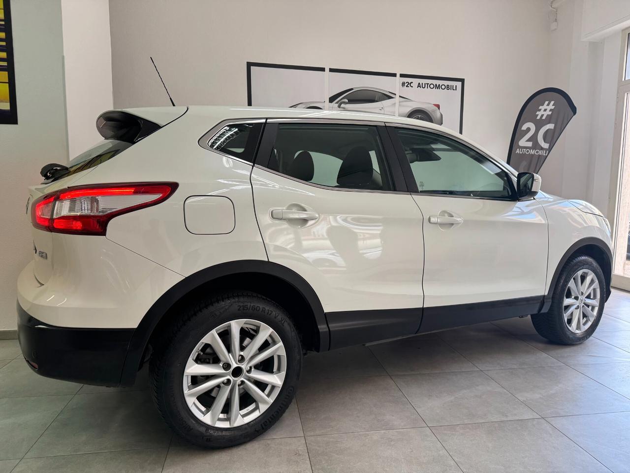 Nissan Qashqai / 1.5 cc 110cv / Diesel / Retrocamera /