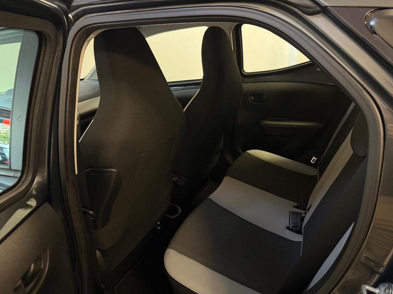 Toyota Aygo 1.0 VVT-i 69 CV 5 porte x-play