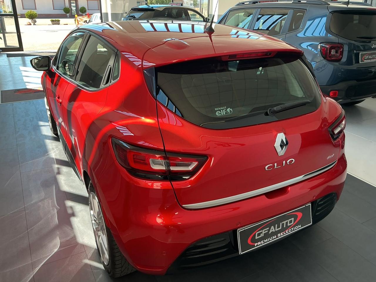 Renault Clio TCe 12V 90 CV 5 porte Moschino Intens