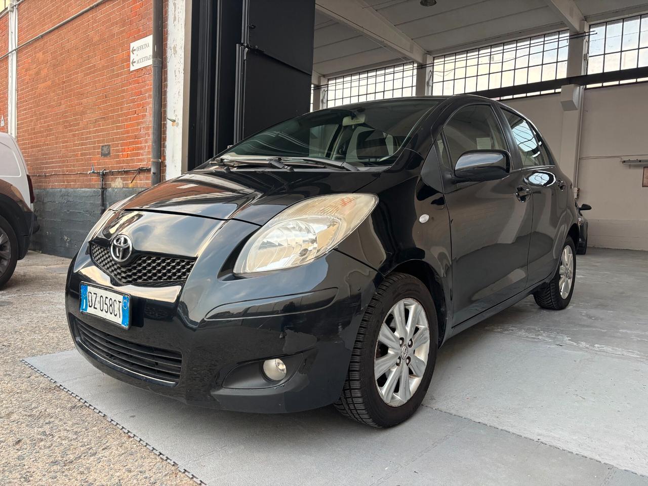 Toyota Yaris 1.0 5 porte Sol