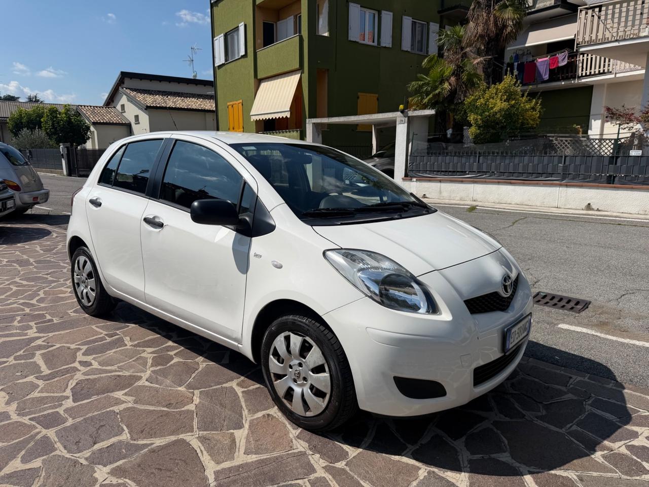 Toyota Yaris 1.0 5 porte Sol