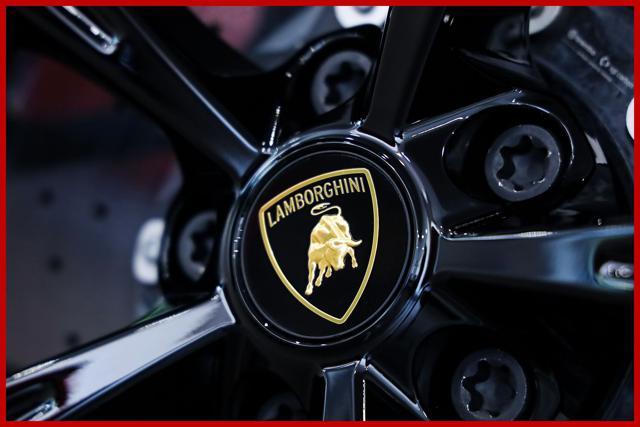 LAMBORGHINI Revuelto 6.5 V12 AD PERSONAM|IVA ESP