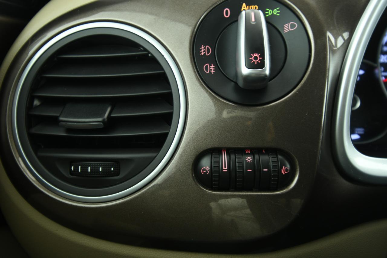 VOLKSWAGEN Maggiolino Cabrio 2.0 tdi Sport 140cv dsg PELLE+LED+C18"