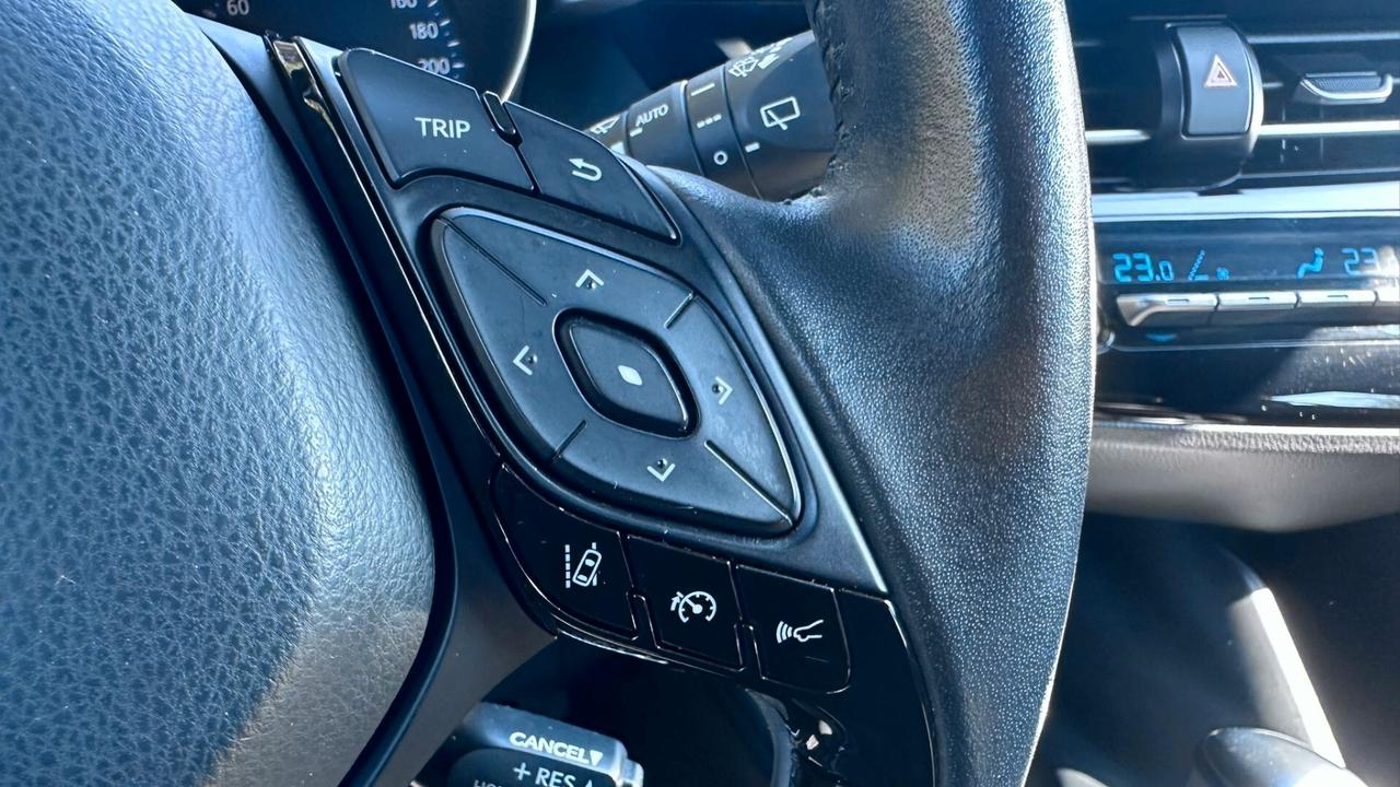 Toyota C-HR 1.8 Hybrid E-CVT Lounge PERFETTA leggi testo