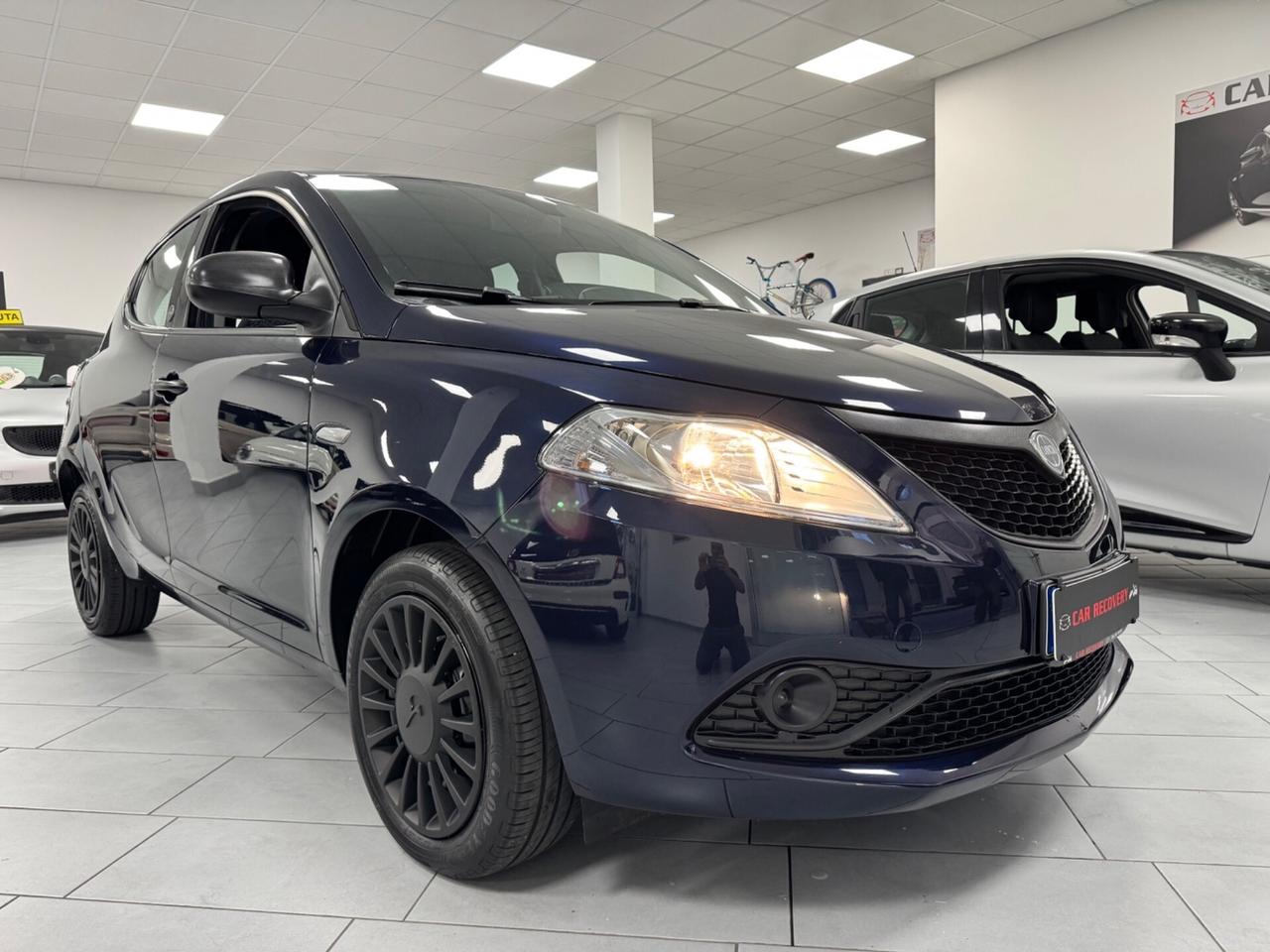 Lancia Ypsilon 1.0 FireFly 5 porte S&S Hybrid Ecoc