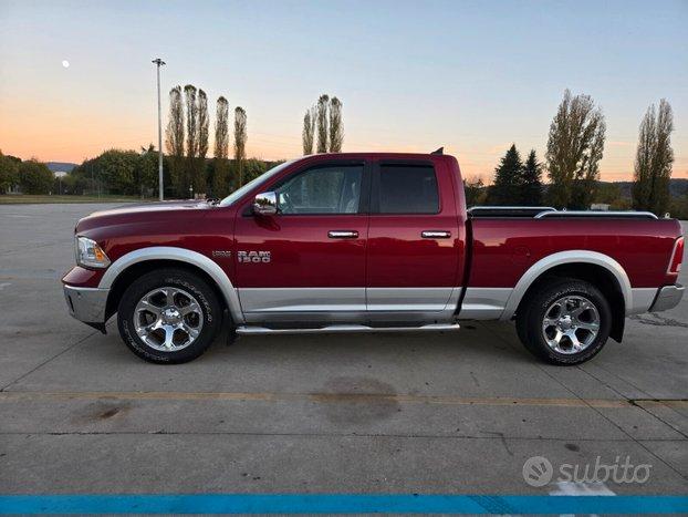 Dodge RAM 1500 HEMI 5.7 V8 -LARAMIE- 4X4