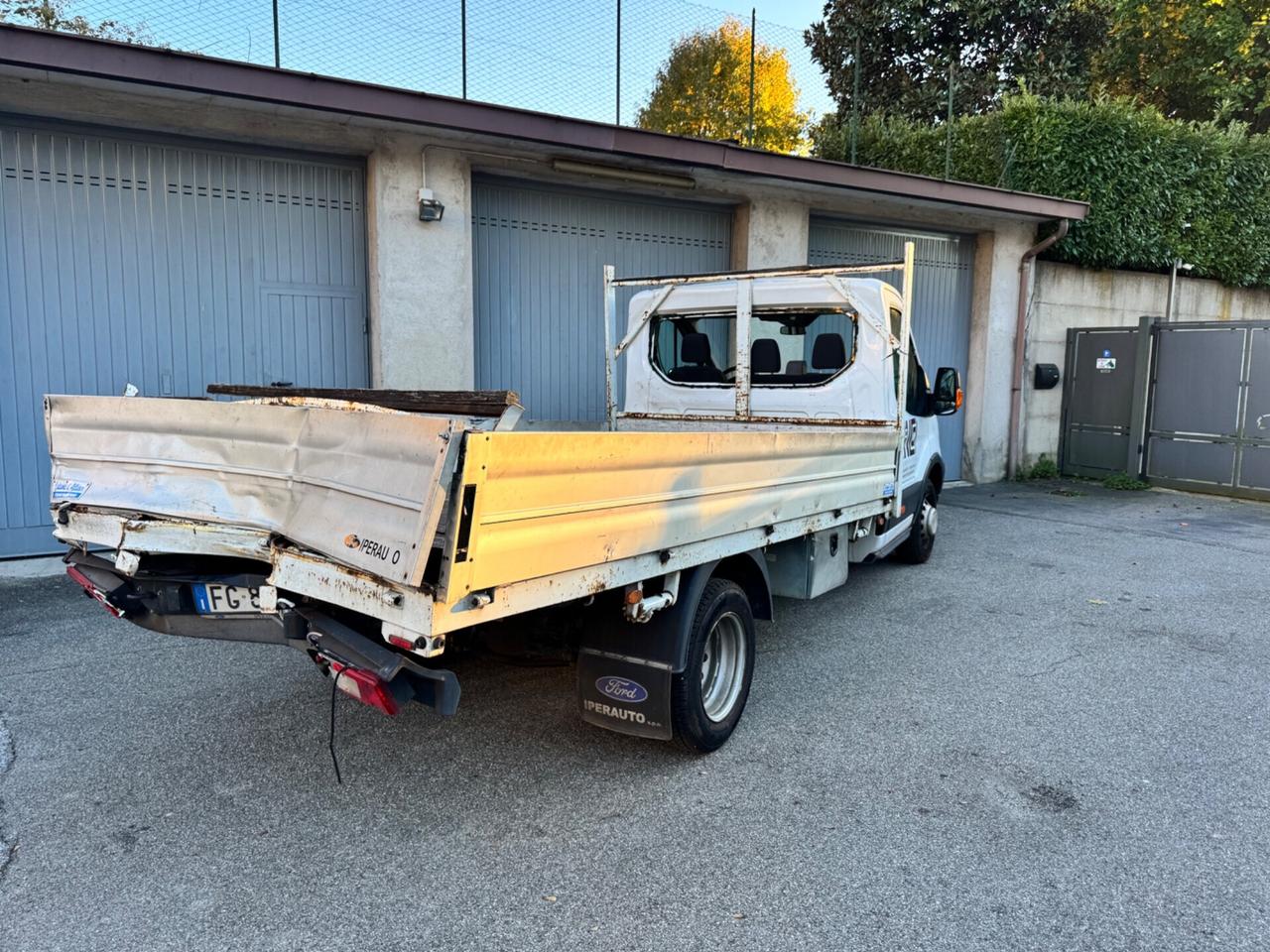 Ford transit incidentato