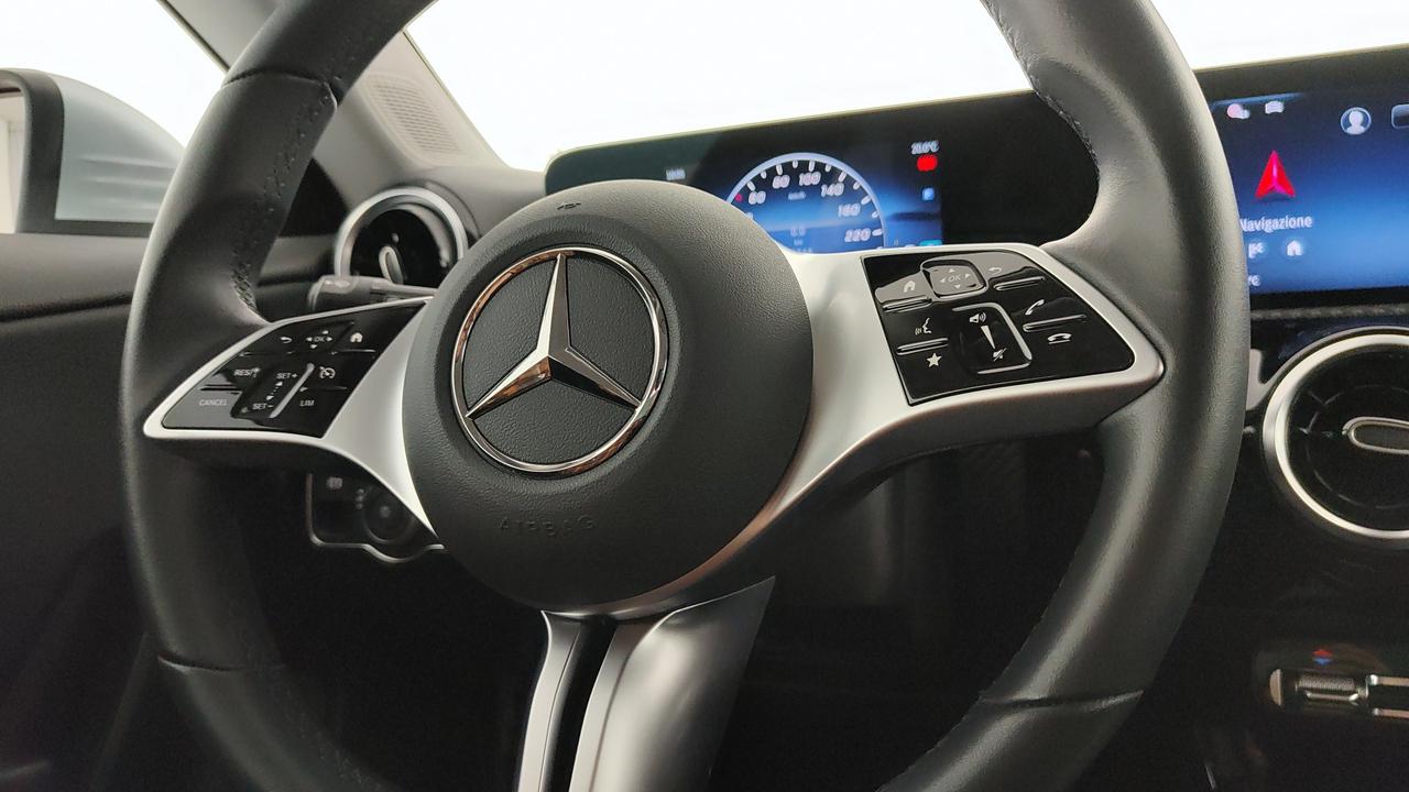 Mercedes-Benz CLA Shooting Brake 180 d Advanced auto