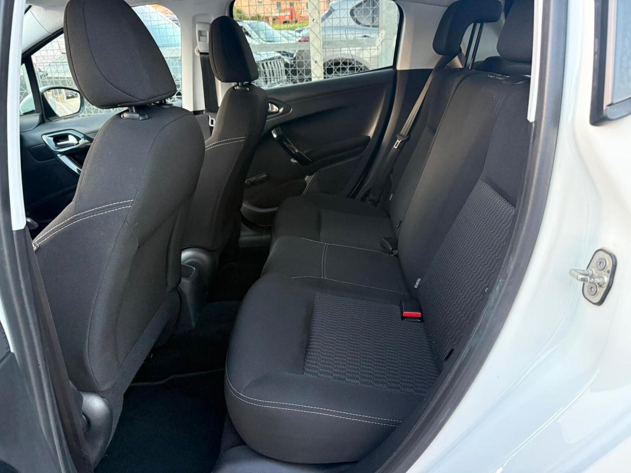 Peugeot 208 BlueHDi 75CV Allure AUTOCARRO 5 POSTI