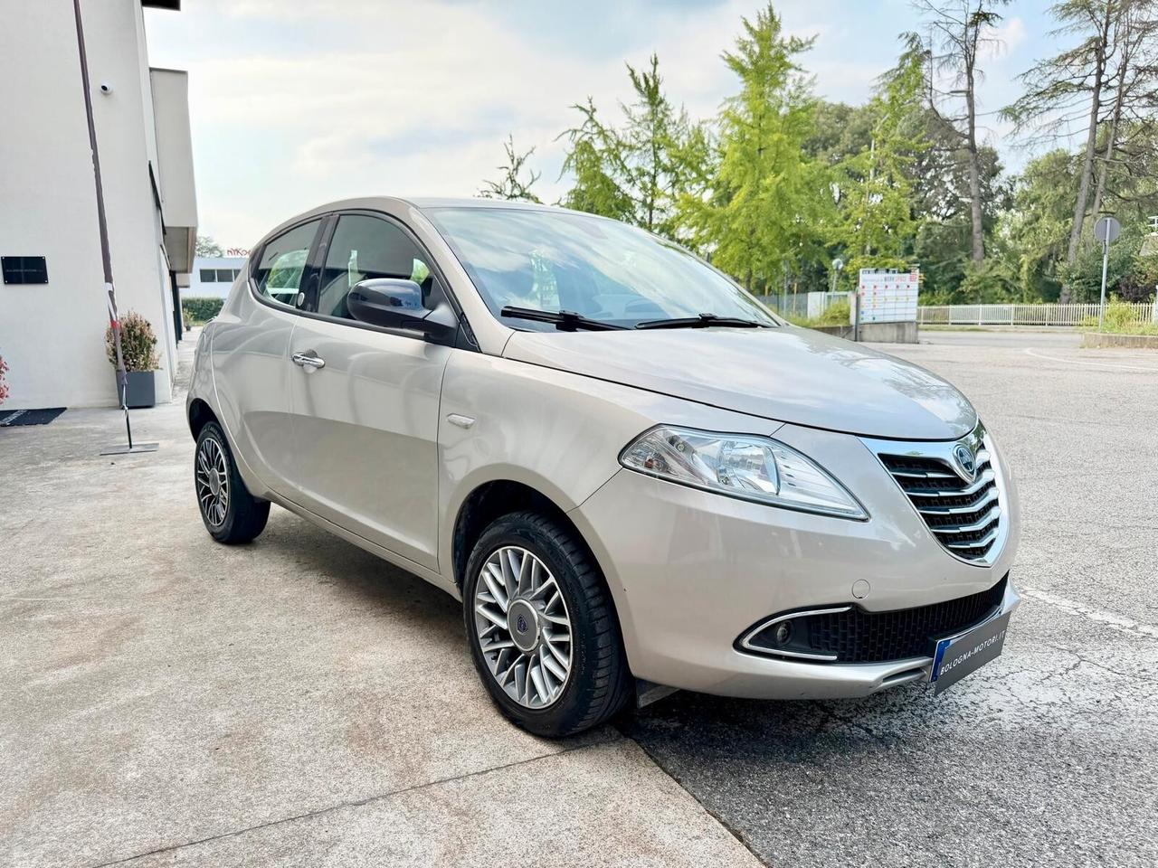 Lancia Ypsilon 0.9 TwinAir 85 CV 5 porte Metano Ecochic Gold