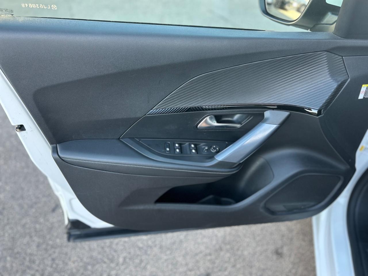 Peugeot 2008 Hdi 130 EAT8 Allure Navi Pack