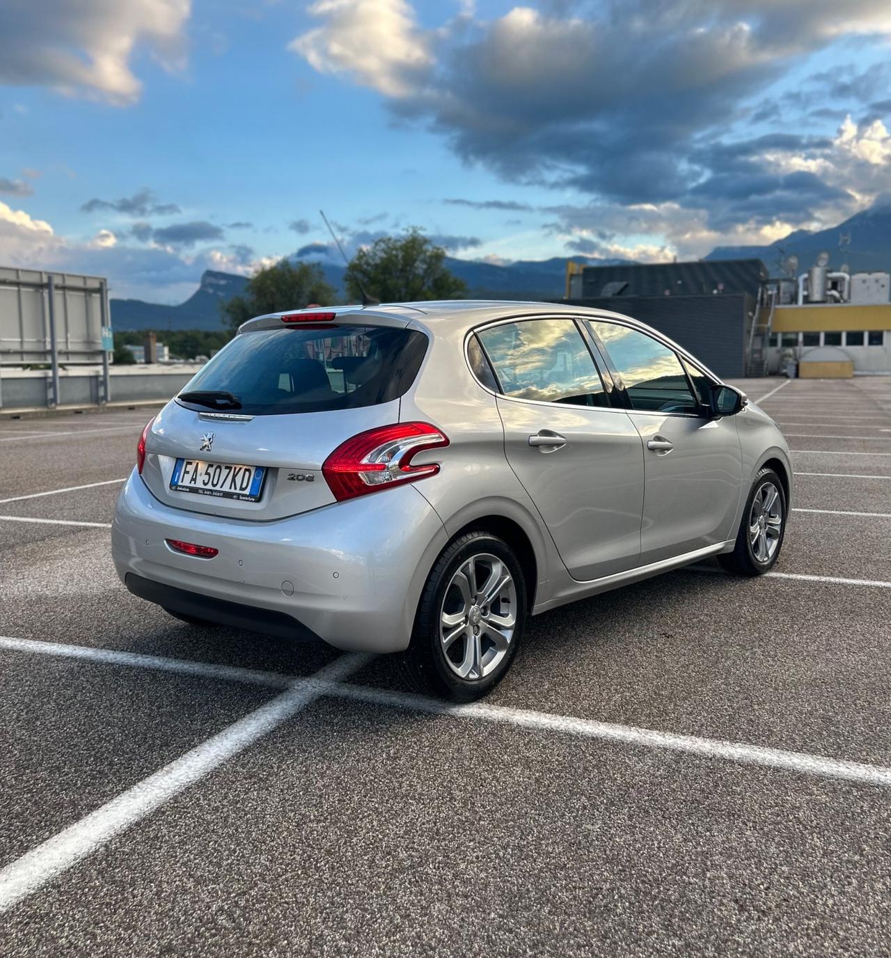 Peugeot 208 BlueHDi 5p Allure Neopatentati 2015