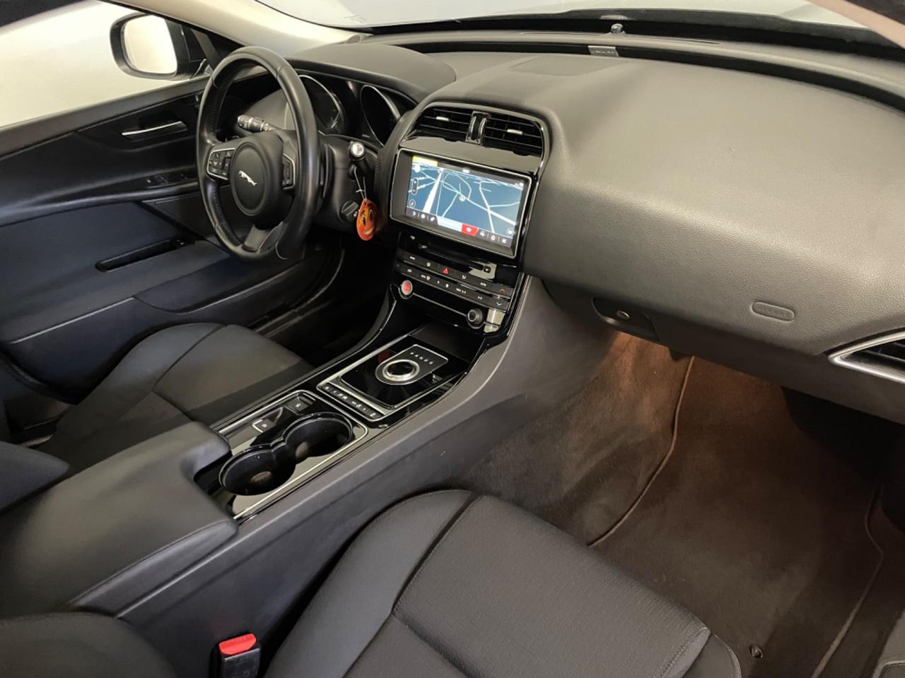 Jaguar XE 2.0 D Turbo 180 CV AWD aut. R-Sport km 104.000