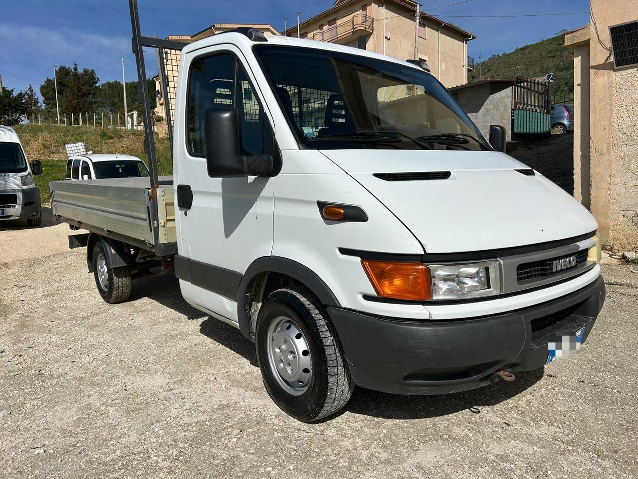Iveco Daily 35S10 2.3 Hpi TDI PC Cabinato