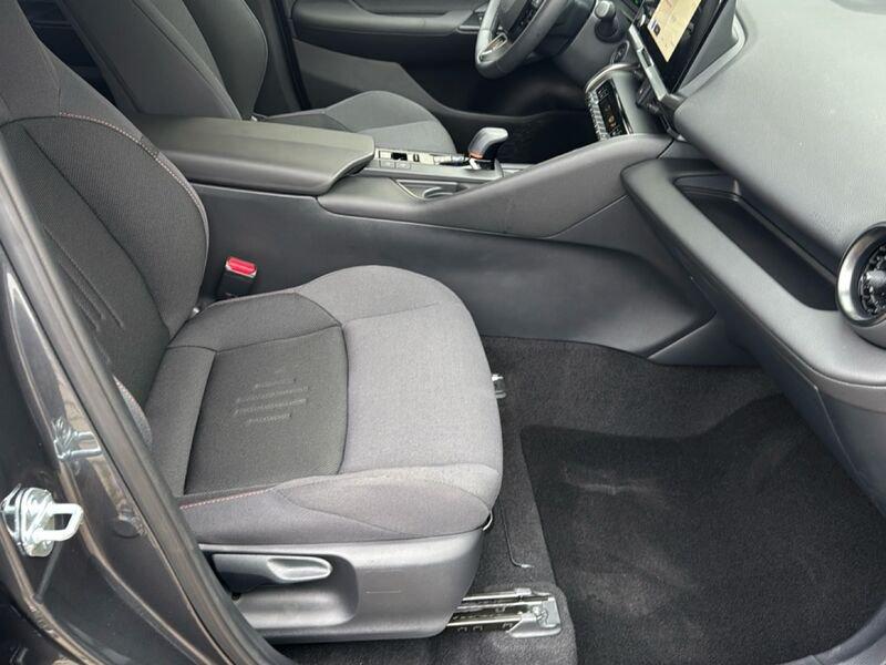 Toyota C-HR 2.0 P-HEV BUSINESS