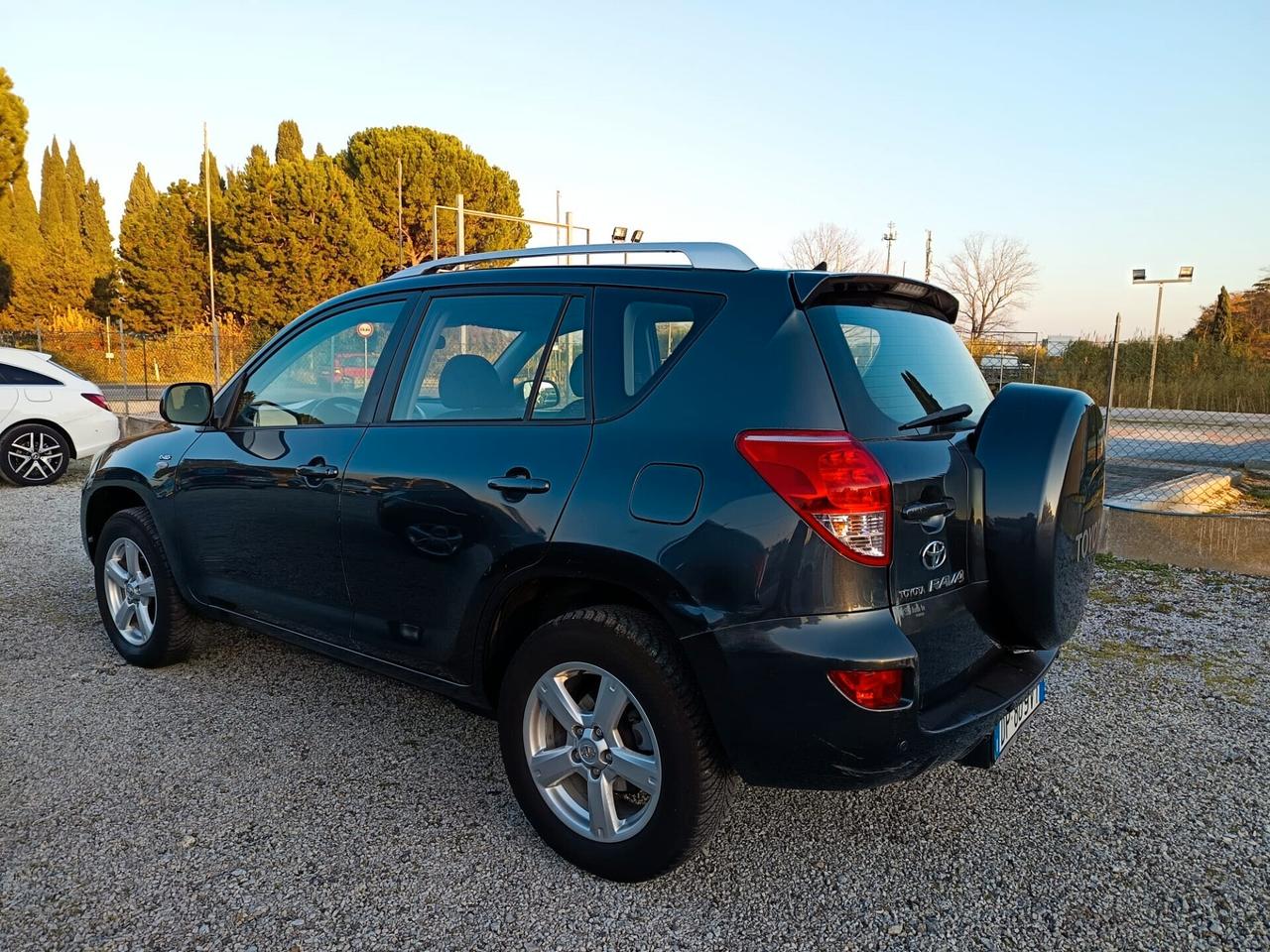 TOYOTA RAV4 4x4 DIESEL Tua a 93€ al mese