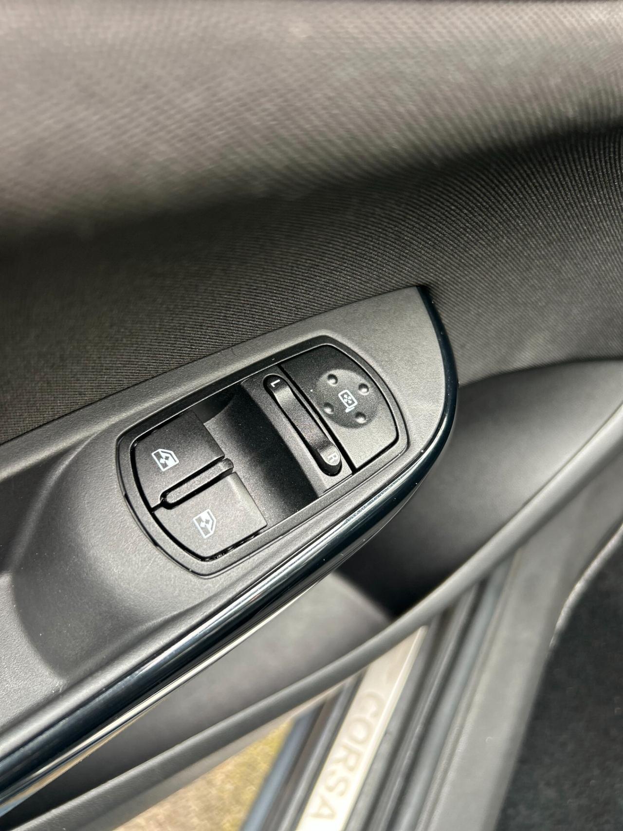 Opel Corsa 1.2 5 porte