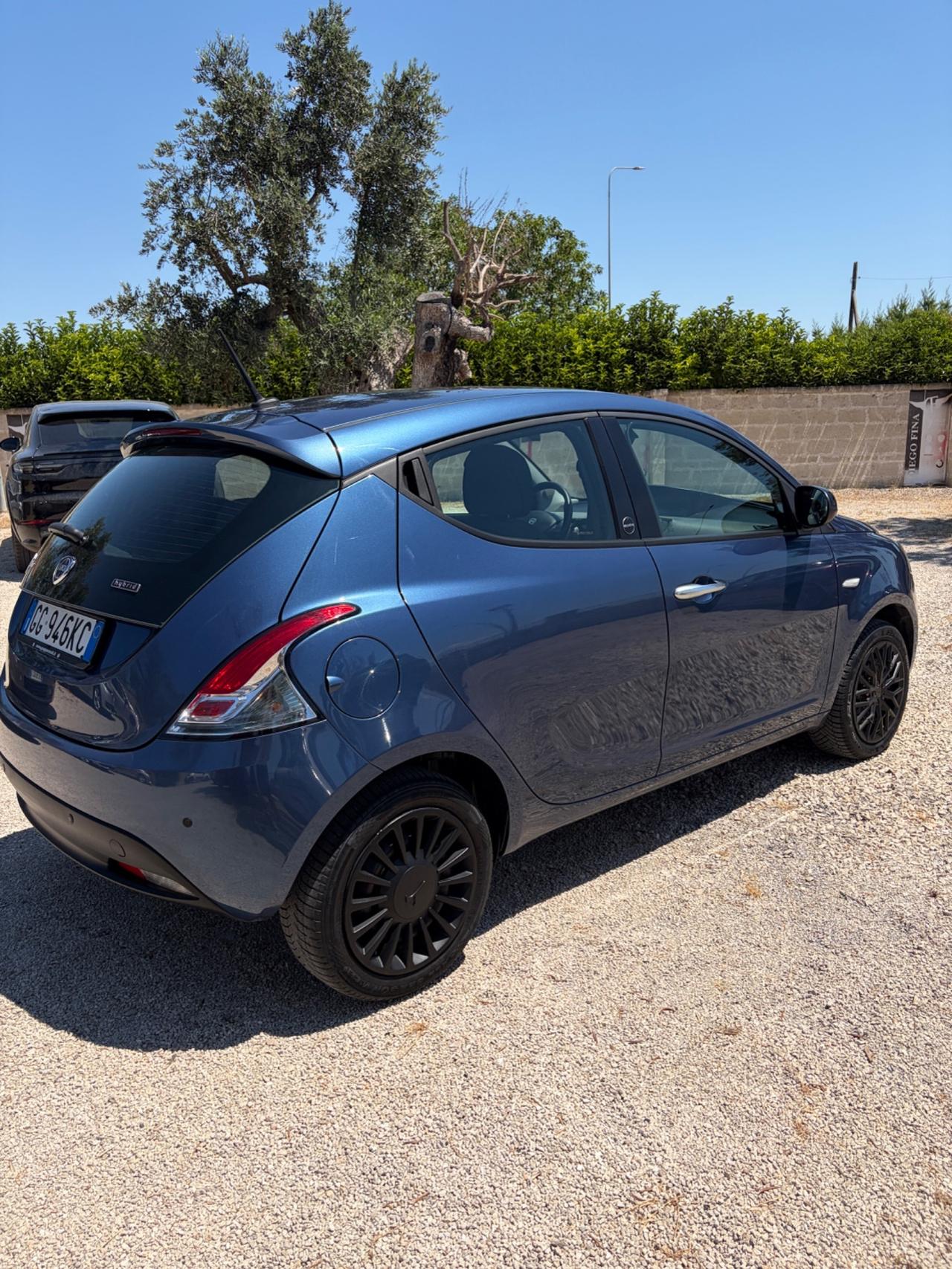 Lancia Ypsilon 1.0 FireFly 5 porte S&S Hybrid Ecochic Gold
