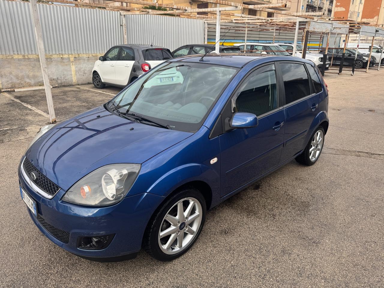 Ford Fiesta 1.2 16V 5p. Ghia