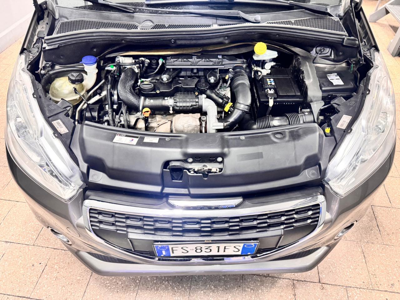 Peugeot 208 1.4 HDi 68 Cv 5P. Allure - 2014