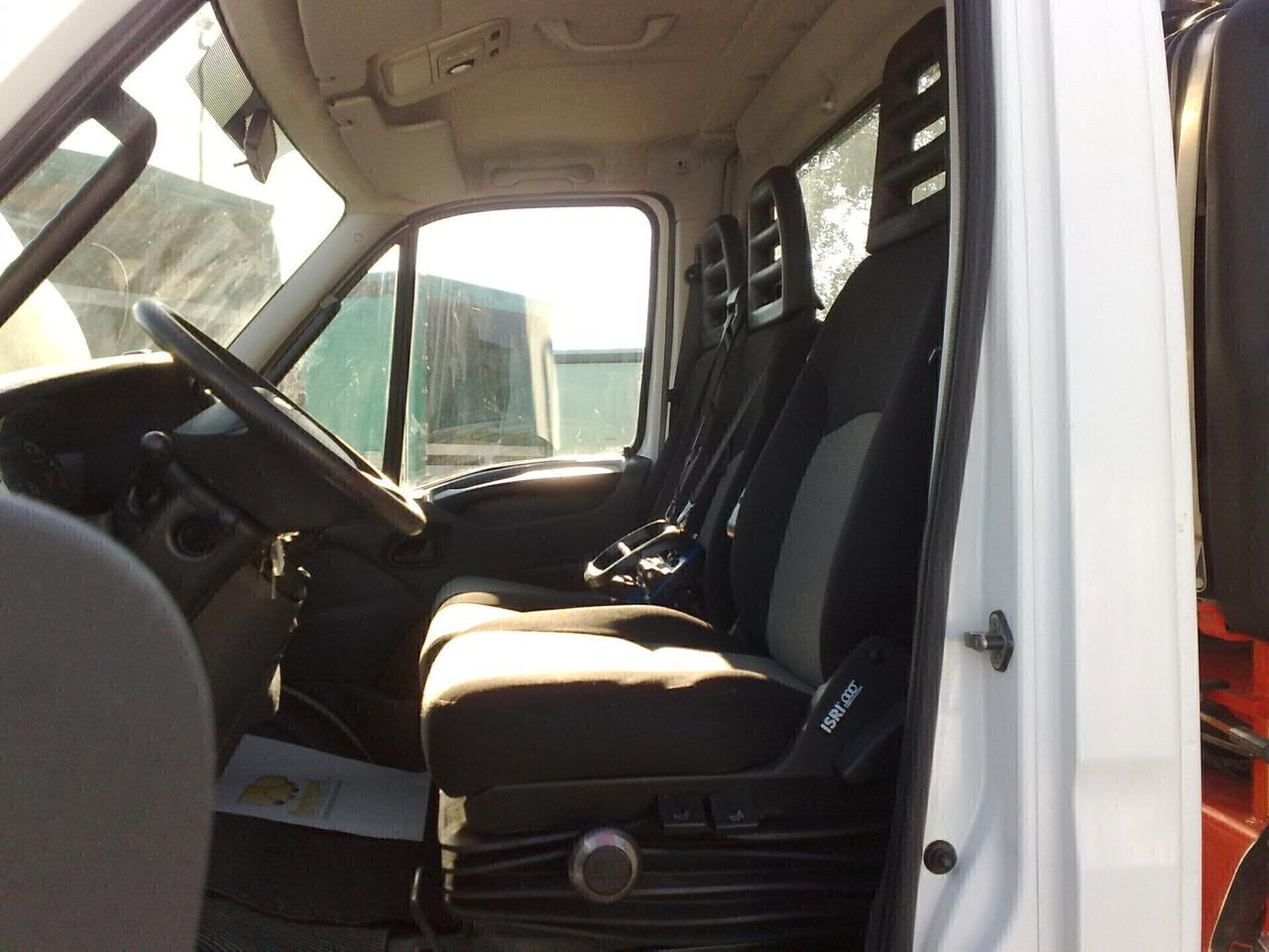 Iveco 65c17 3000cc cassone fisso con grù - 2013