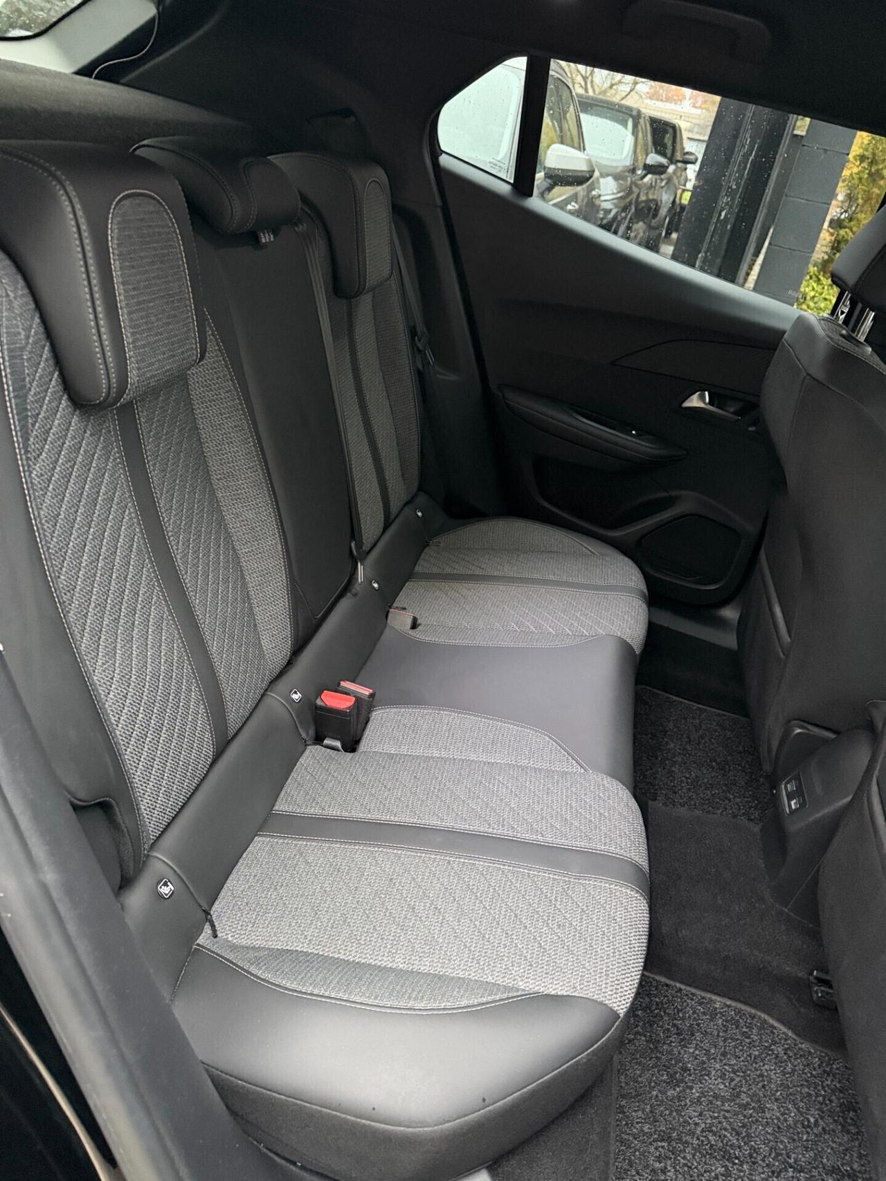 Peugeot 2008 PureTech 100 S&S Allure Black Edition