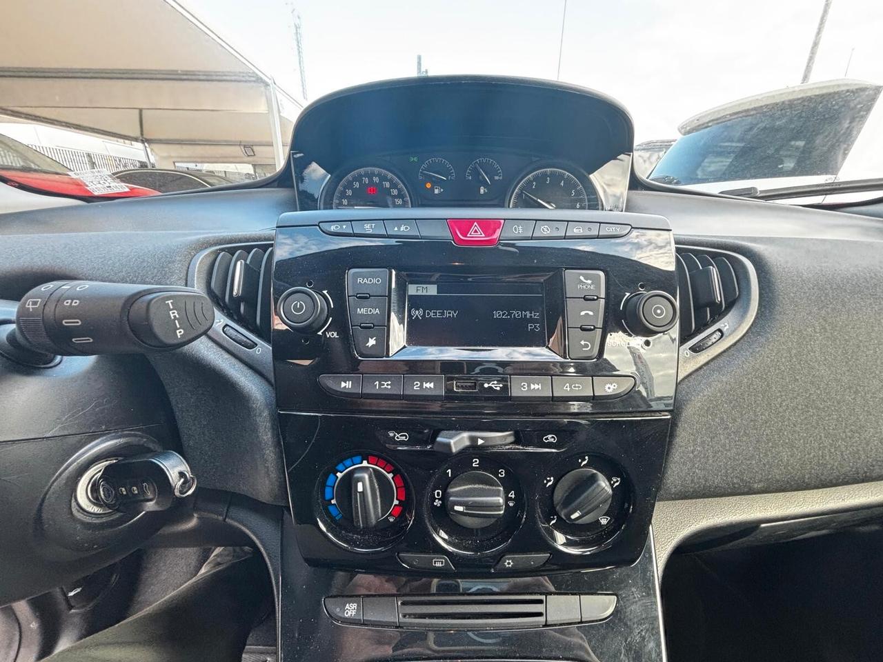 Lancia Ypsilon 1.0 FireFly 5 porte S&S Hybrid Ecochic Silver