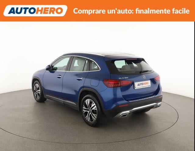 MERCEDES-BENZ GLA 180 Automatic Progressive Advanced